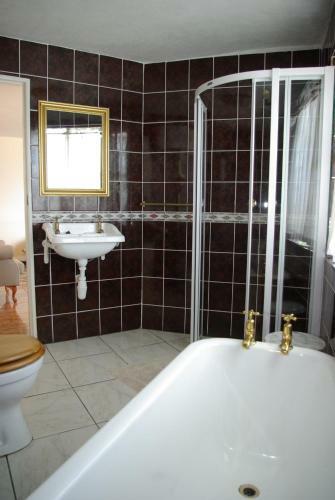 Hostal Columbus Guest House