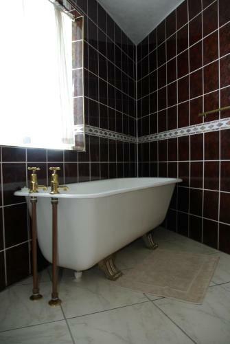 Hostal Columbus Guest House