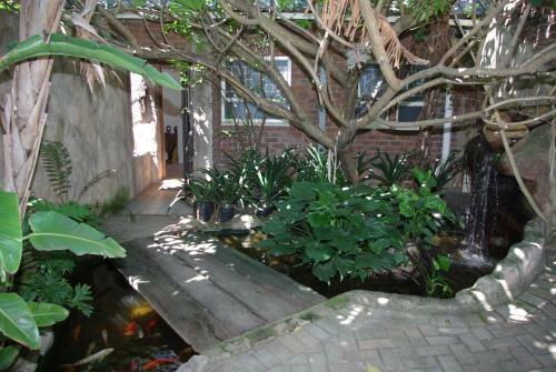 Hostal Columbus Guest House