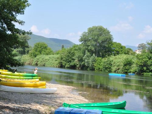 Charming Holiday Home In Cuxac-cabardes Near Forest