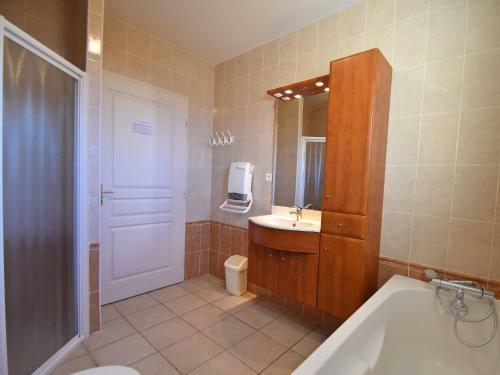 Spacious Holiday Home In Escales With Private Swimming Pool