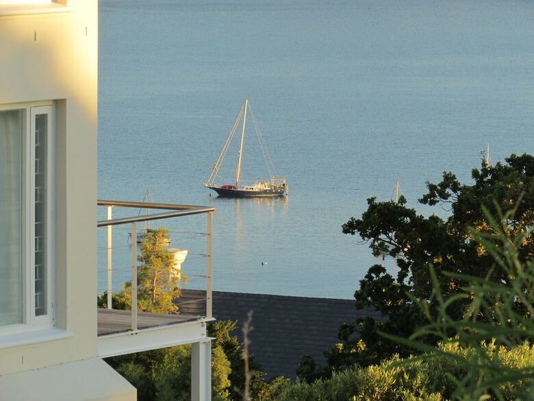 Hostal A Boat House