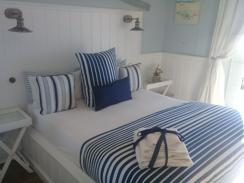 Hostal A Boat House