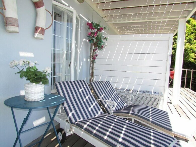 Hostal A Boat House