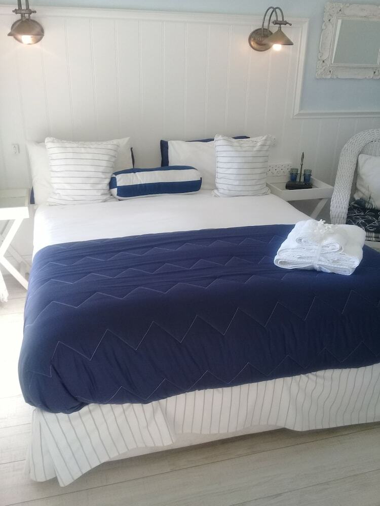 Hostal A Boat House