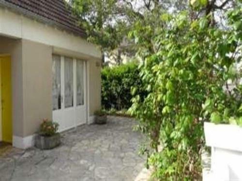 House Jullouville, Maison De Plain Pieds Avec Jardin