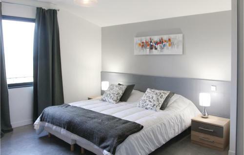 Six-bedroom Holiday Home In La Touche