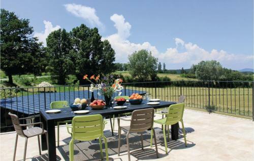 Six-bedroom Holiday Home In La Touche