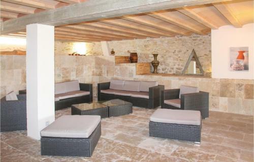 Six-bedroom Holiday Home In La Touche