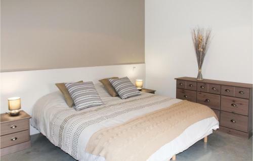 Six-bedroom Holiday Home In La Touche