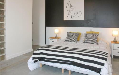 Six-bedroom Holiday Home In La Touche