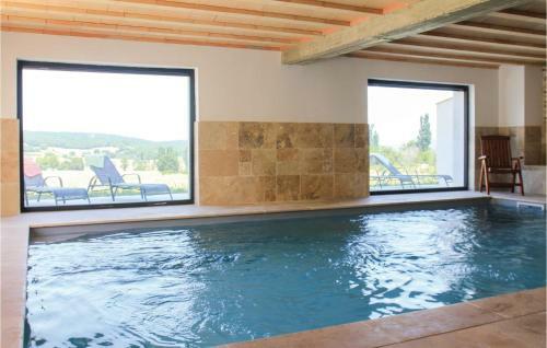 Six-bedroom Holiday Home In La Touche