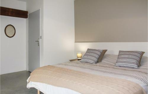 Six-bedroom Holiday Home In La Touche