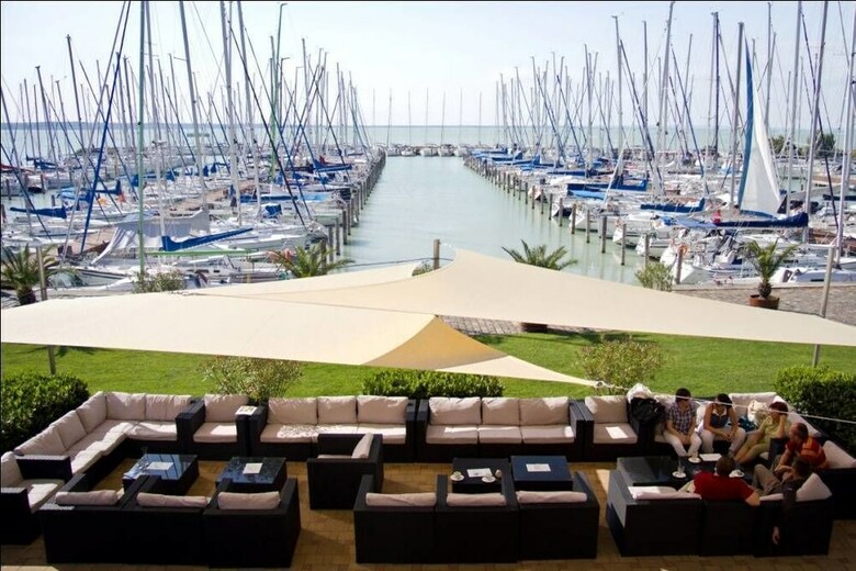 Hotel Marina Port
