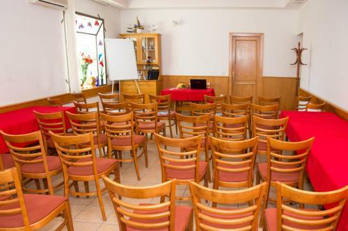 Denis Hotel �s �tterem