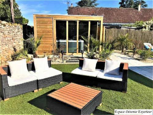 Hostal Chambre D Hotes Familiale La Belle Aventure