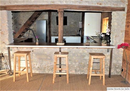 Hostal Chambre D Hotes Familiale La Belle Aventure
