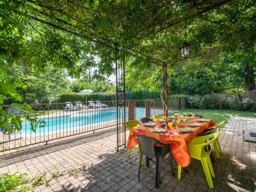Cozy Holiday Home In Saint-denis With Swimming Pool