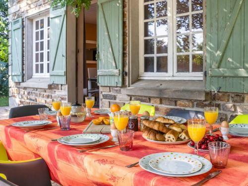 Cozy Holiday Home In Saint-denis With Swimming Pool