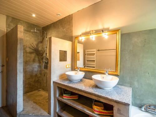 Cozy Holiday Home In Saint-denis With Swimming Pool