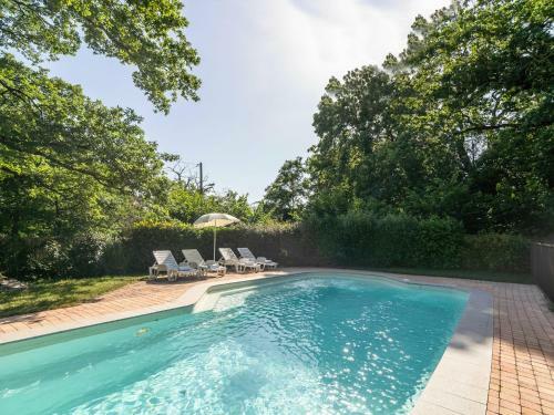 Cozy Holiday Home In Saint-denis With Swimming Pool