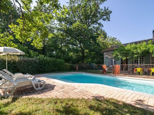 Cozy Holiday Home In Saint-denis With Swimming Pool