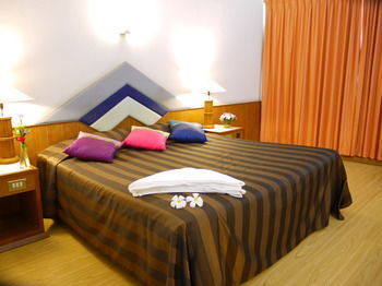 Charoen Hotel