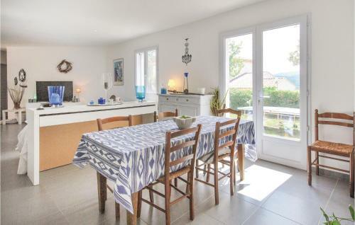Three-bedroom Holiday Home In Tourves