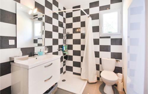 Three-bedroom Holiday Home In Tourves