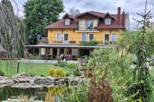 Hostal Penzion Fant�zia Michalov�