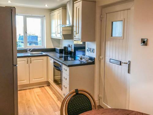 2 Orchard Leigh
