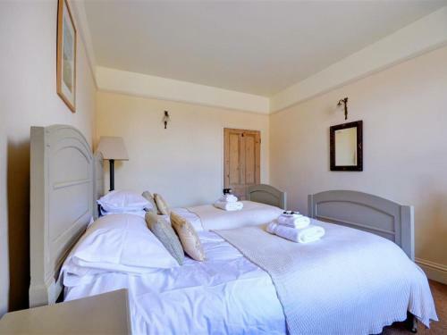Charming Holiday Home In Blakeney With Garden