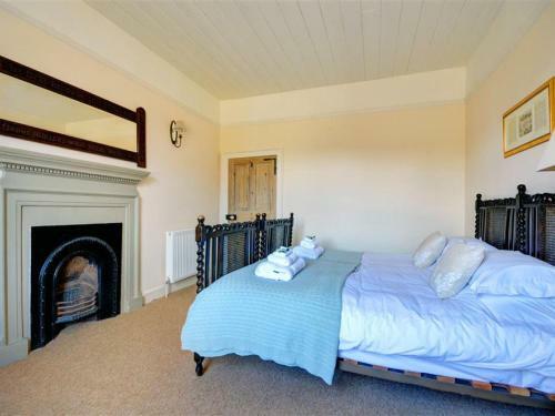 Charming Holiday Home In Blakeney With Garden