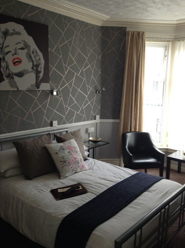Lynbar Hotel