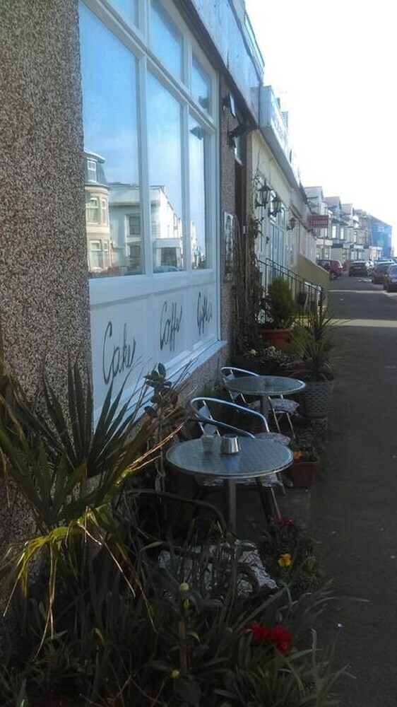 Hostal The Cafe Guest House