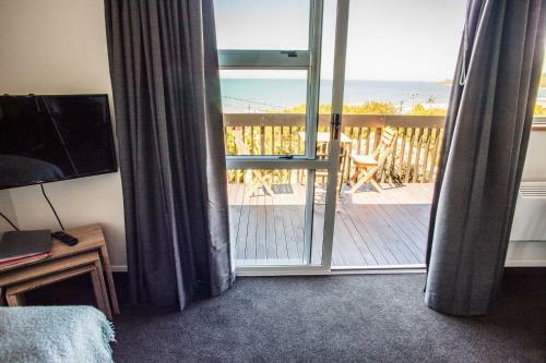 Nugget View Kaka Point Motels