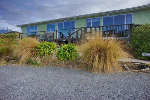 Nugget View Kaka Point Motels
