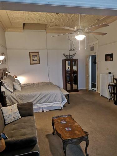 Apartamento Canalside Restaurant, Inn & Kitchen Store