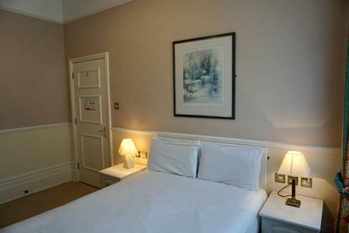 Albany Hotel