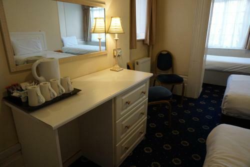 Albany Hotel