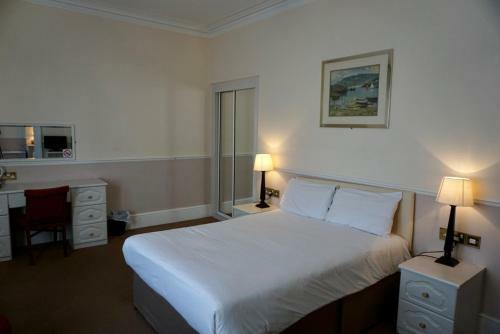 Albany Hotel