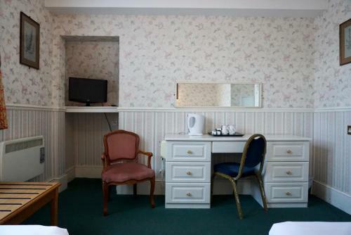 Albany Hotel