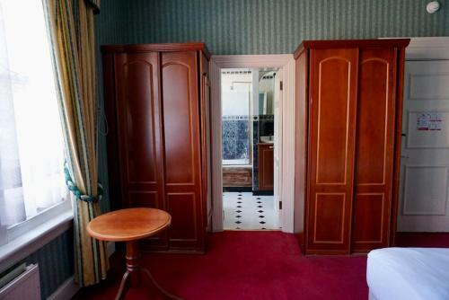Albany Hotel