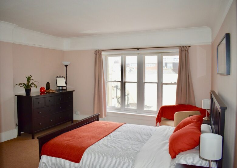 2 Bedroom Brighton Apartment With Sea Views