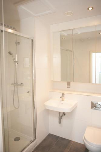 Modern 1 Bedroom Apartment In The City Centre