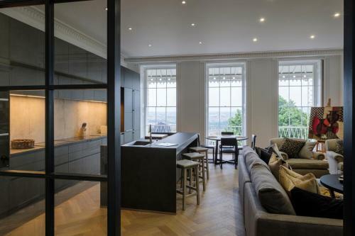 Luxurious Royal York Crescent Apartment