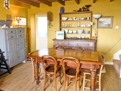 Shoreside Cottage
