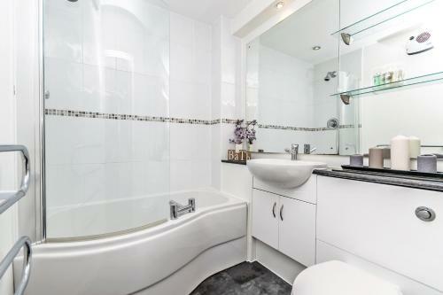 Racecourse Serviced Apartments