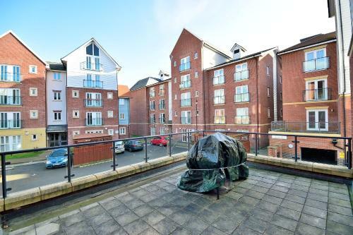 Racecourse Serviced Apartments