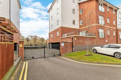 Racecourse Serviced Apartments